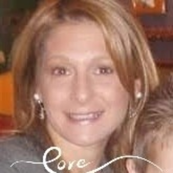 Meet your Posher, Debbie - Picture 1 of 1